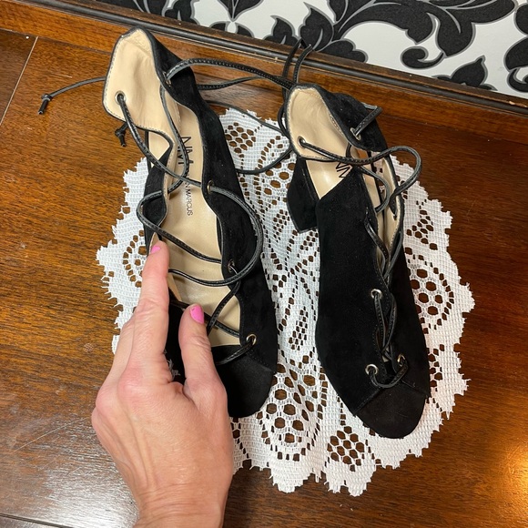 Black Suede Neiman Marcus Ankle Wrap Platform Block Heels Sandals 6 1/2 LUCIOUS! - Picture 9 of 10